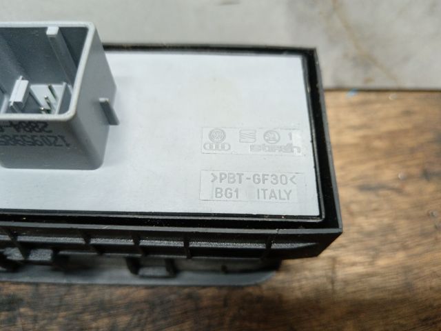 bontott SKODA FABIA II Bal első Ablakemelő Kapcsoló