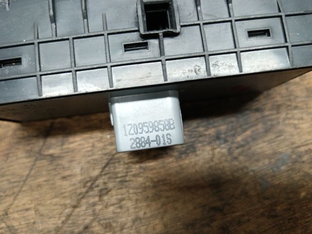 bontott SKODA FABIA II Bal első Ablakemelő Kapcsoló