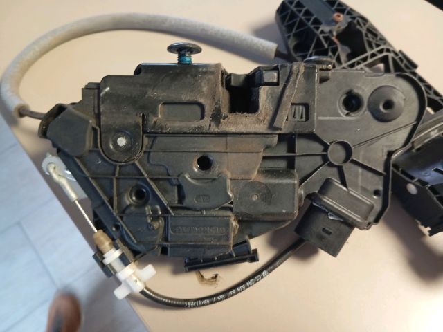 bontott SKODA FABIA II Bal első Ajtózár