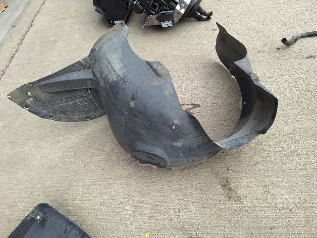 bontott SKODA FABIA II Bal első Dobbetét (Kerékjárati, Műanyag)