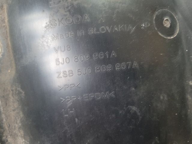 bontott SKODA FABIA II Bal első Dobbetét (Kerékjárati, Műanyag)