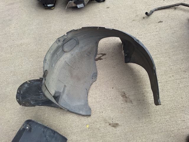 bontott SKODA FABIA II Bal első Dobbetét (Kerékjárati, Műanyag)