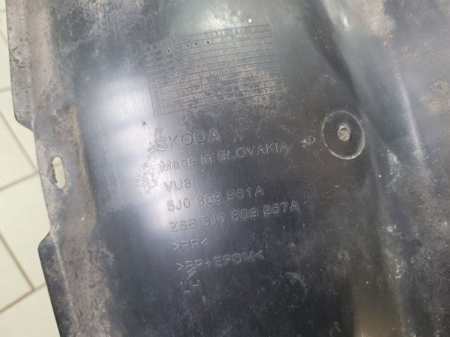 bontott SKODA FABIA II Bal első Dobbetét (Kerékjárati, Műanyag)