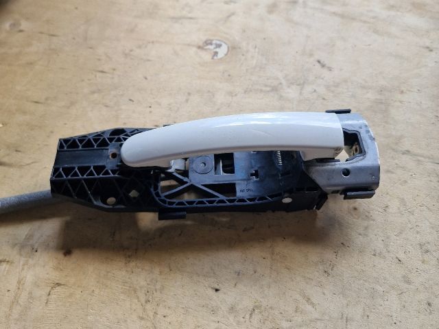 bontott SKODA FABIA II Bal első Külső Kilincsfészek