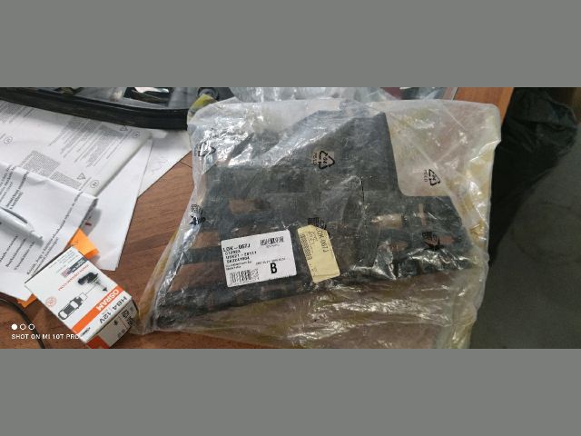 bontott SKODA FABIA II Bal első Lökhárító Tartó (Műanyag)