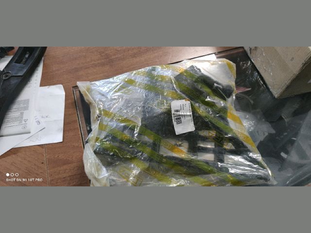 bontott SKODA FABIA II Bal első Lökhárító Tartó (Műanyag)