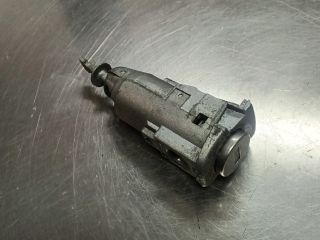 bontott SKODA FABIA II Bal első Zárbetét