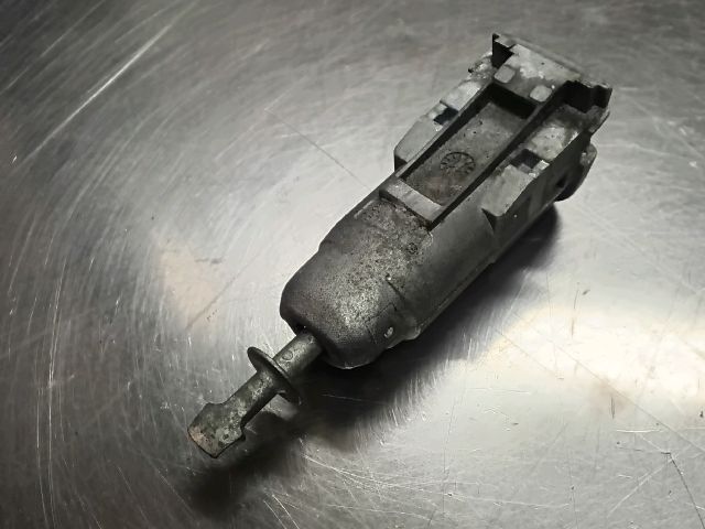 bontott SKODA FABIA II Bal első Zárbetét