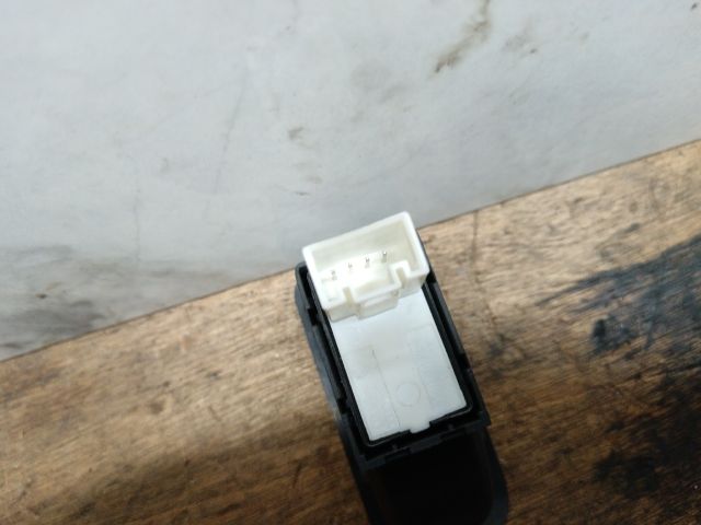 bontott SKODA FABIA II Bal hátsó Ablakemelő Kapcsoló