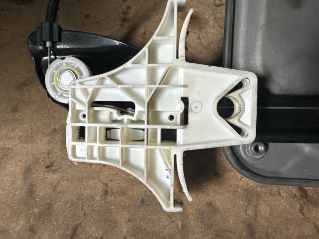 bontott SKODA FABIA II Bal hátsó Ablakemelő Szerkezet (Mechanikus)