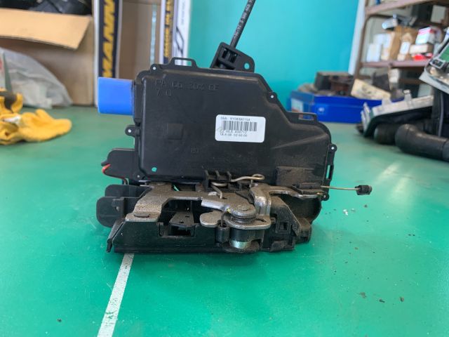 bontott SKODA FABIA II Bal hátsó Ajtózár