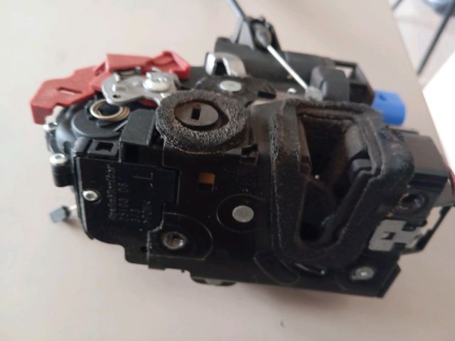 bontott SKODA FABIA II Bal hátsó Ajtózár