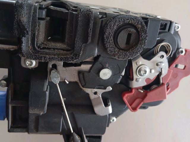 bontott SKODA FABIA II Bal hátsó Ajtózár