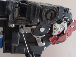 bontott SKODA FABIA II Bal hátsó Ajtózár