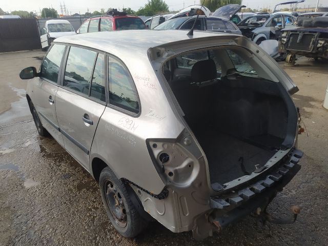 bontott SKODA FABIA II Bal hátsó Gumikéder