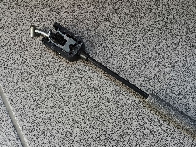 bontott SKODA FABIA II Bal hátsó Kilincs Bowden