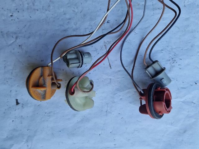 bontott SKODA FABIA II Bal Hátsó Lámpa Foglalat