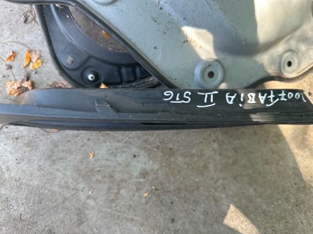 bontott SKODA FABIA II Bal Ködlámpa Rács