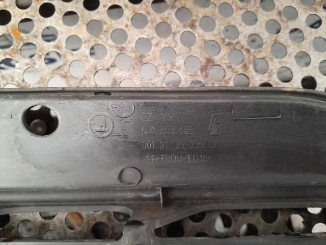 bontott SKODA FABIA II Bal Ködzárófény Keret