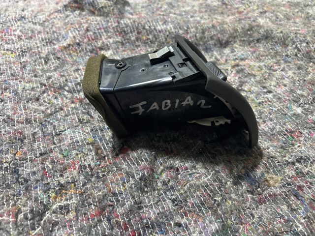 bontott SKODA FABIA II Bal Szellőző