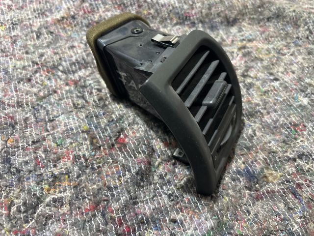 bontott SKODA FABIA II Bal Szellőző