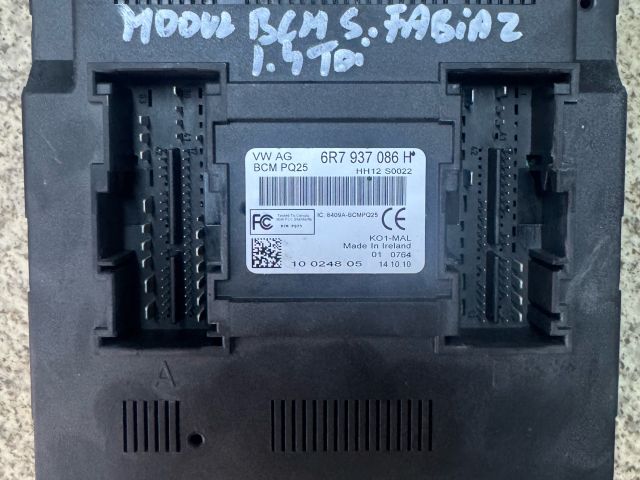 bontott SKODA FABIA II Biztosítéktábla Utastér