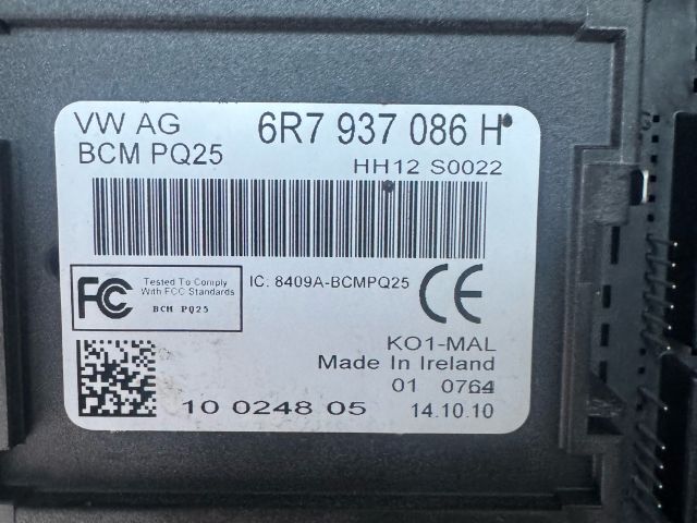 bontott SKODA FABIA II Biztosítéktábla Utastér