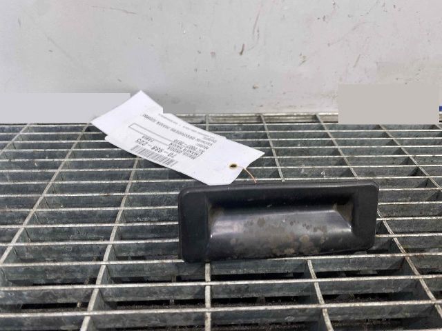 bontott SKODA FABIA II Csomagtérajtó Kilincs