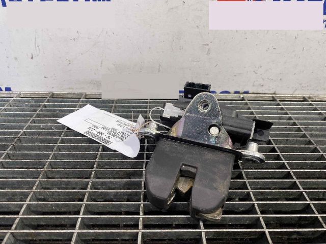 bontott SKODA FABIA II Csomagtérajtó Ütköző