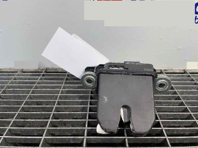 bontott SKODA FABIA II Csomagtérajtó Ütköző