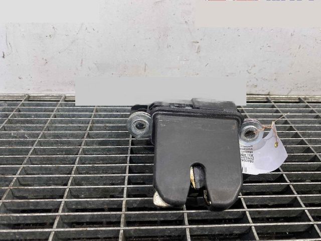 bontott SKODA FABIA II Csomagtérajtó Ütköző