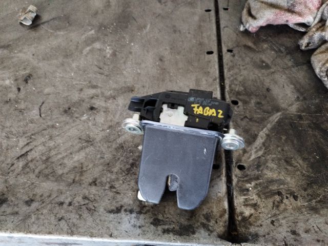 bontott SKODA FABIA II Csomagtérajtó Zárszerkezet