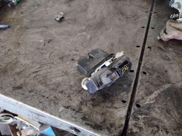 bontott SKODA FABIA II Csomagtérajtó Zárszerkezet