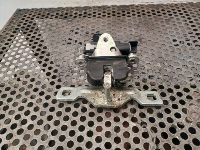 bontott SKODA FABIA II Csomagtérajtó Zárszerkezet