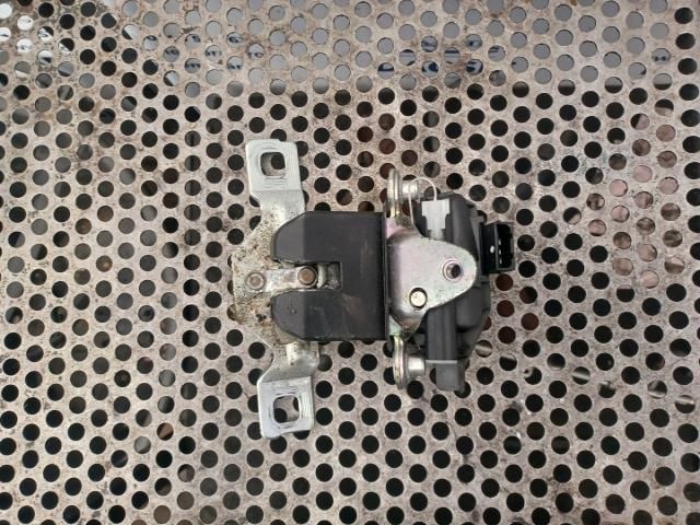 bontott SKODA FABIA II Csomagtérajtó Zárszerkezet