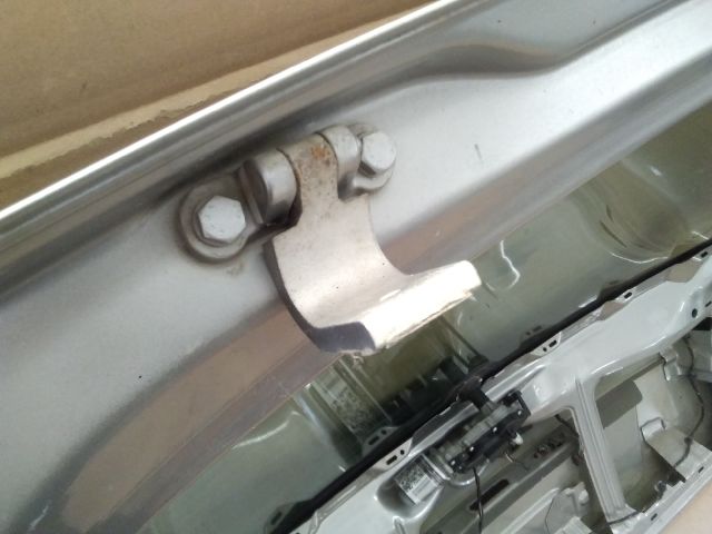 bontott SKODA FABIA II Csomagtérajtó Zsanér