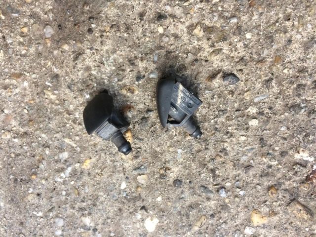 bontott SKODA FABIA II Első Ablakmosó Fúvóka