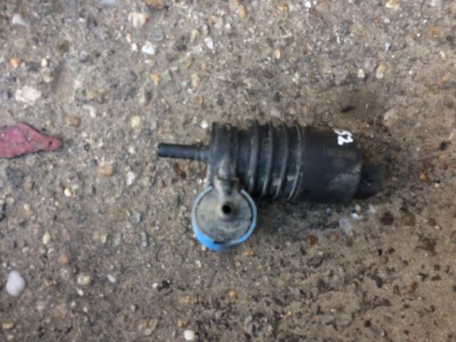 bontott SKODA FABIA II Első Ablakmosó Szivattyú