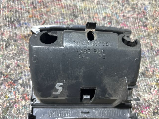 bontott SKODA FABIA II Első Hamutartó