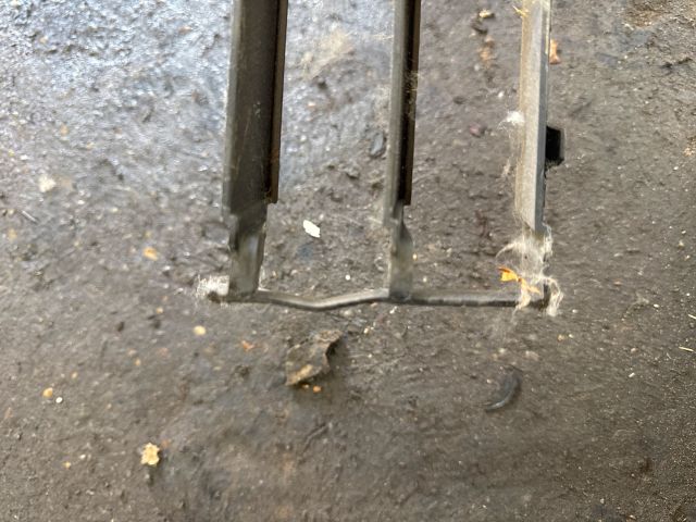 bontott SKODA FABIA II Első Lökhárító Alsó Középső Díszrács