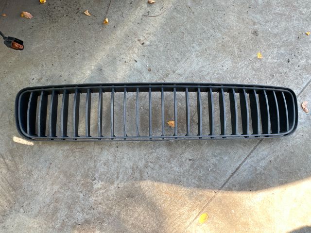 bontott SKODA FABIA II Első Lökhárító Alsó Középső Díszrács