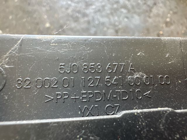 bontott SKODA FABIA II Első Lökhárító Alsó Középső Díszrács