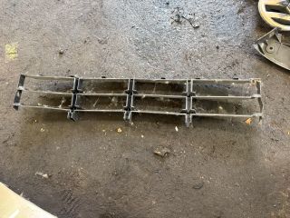 bontott SKODA FABIA II Első Lökhárító Alsó Középső Díszrács