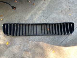 bontott SKODA FABIA II Első Lökhárító Alsó Középső Díszrács