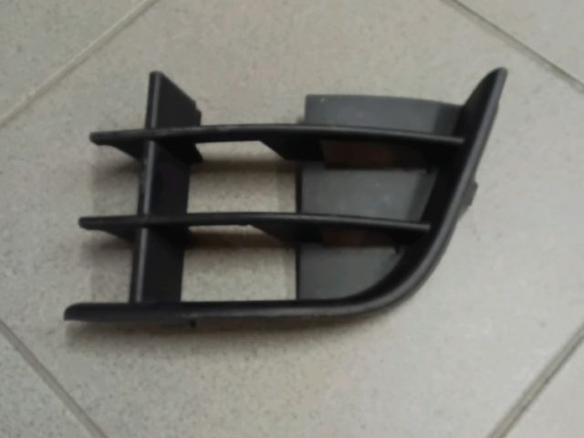 bontott SKODA FABIA II Első Lökhárító Bal Díszrács