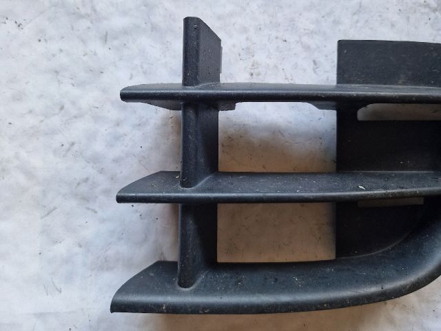 bontott SKODA FABIA II Első Lökhárító Bal Díszrács