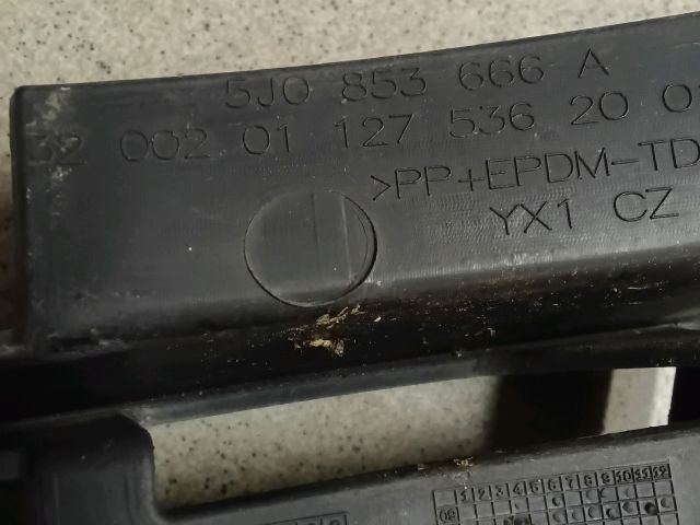 bontott SKODA FABIA II Első Lökhárító Jobb Díszrács