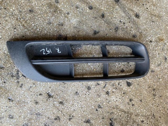 bontott SKODA FABIA II Első Lökhárító Jobb Díszrács