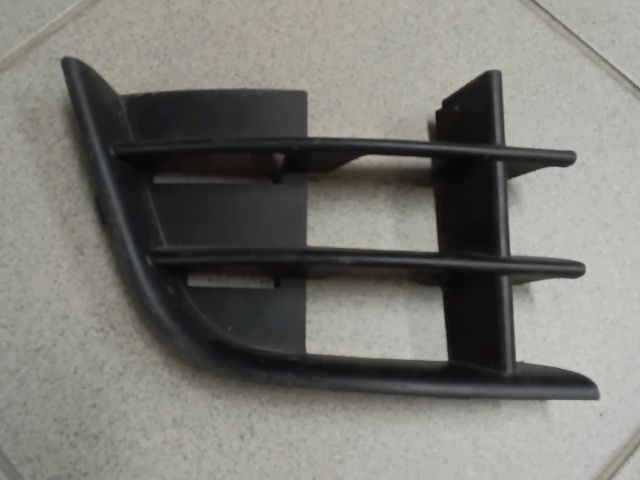 bontott SKODA FABIA II Első Lökhárító Jobb Díszrács