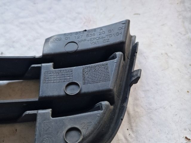 bontott SKODA FABIA II Első Lökhárító Jobb Díszrács